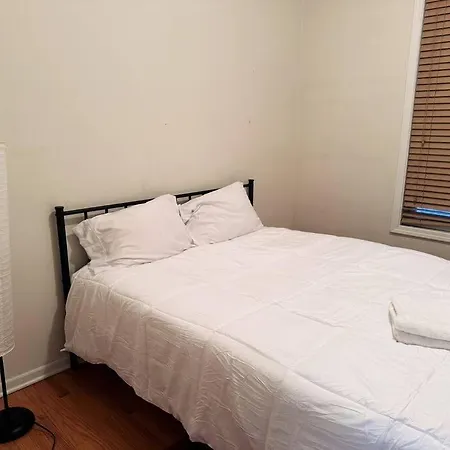 Holiday home 7bd 3ba Building Near Uc, Train, Free Parking *