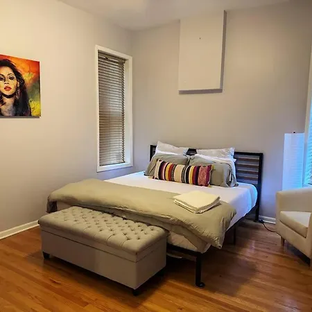 7bd 3ba Building Near Uc, Train, Free Parking Holiday home *