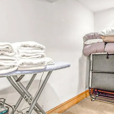 Spacious & Stylish At The Heart Of Wicker Park Apartment *
