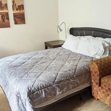 Spacious & Stylish At The Heart Of Wicker Park *