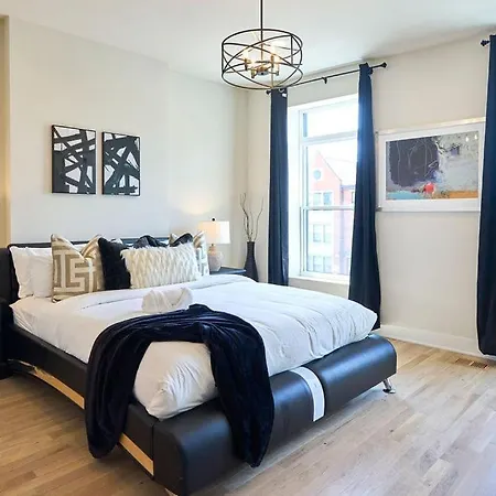 The Urban Manor By Luxuri365 Holiday home Chicago