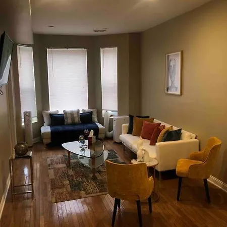 Tones Comfort Near U Of Chgo And 20min Dtwn Chgo Apartment *