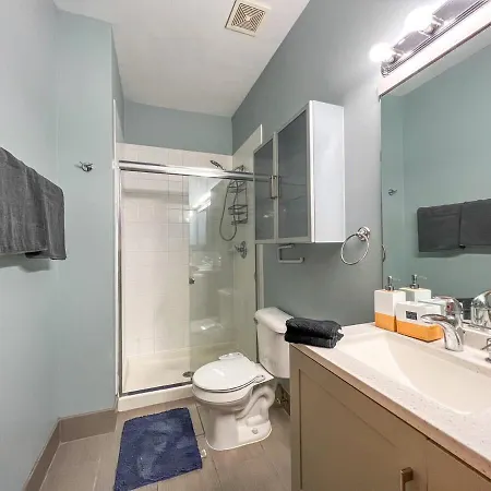 Pool Table, Pingpong, Arcade, 2-car Parking, 3 Floors! Apartment Chicago