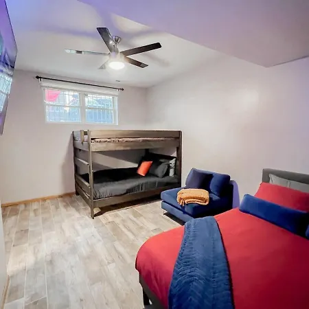 Pool Table, Pingpong, Arcade, 2-car Parking, 3 Floors! Apartment Chicago