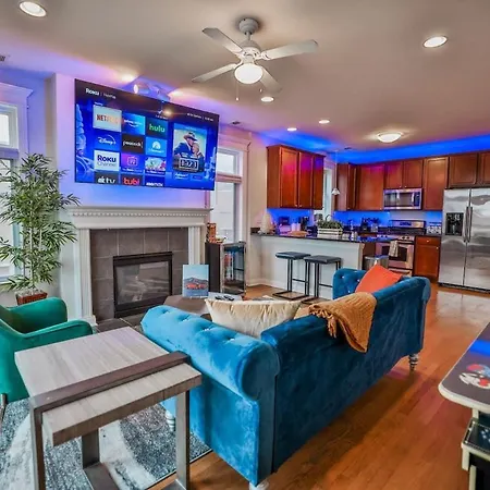 Designer Dreams: A Luxurious Escape W 1 Car Garage * Chicago