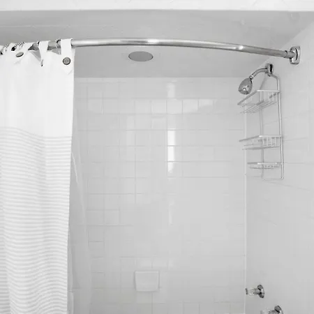 Gold Coast 1br W Gym Roof Nr Mag Mile Chi-623 *