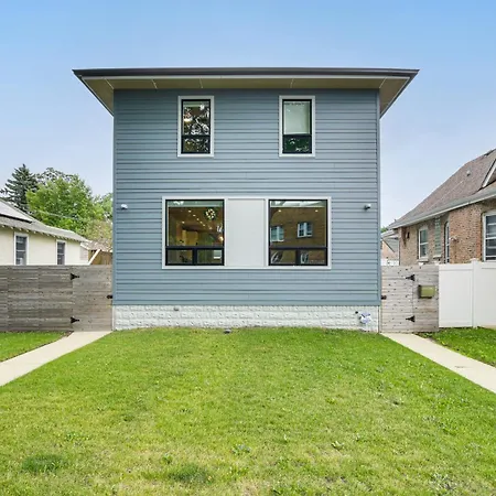 Holiday home Game Room, Deck And Yard Chicago Home