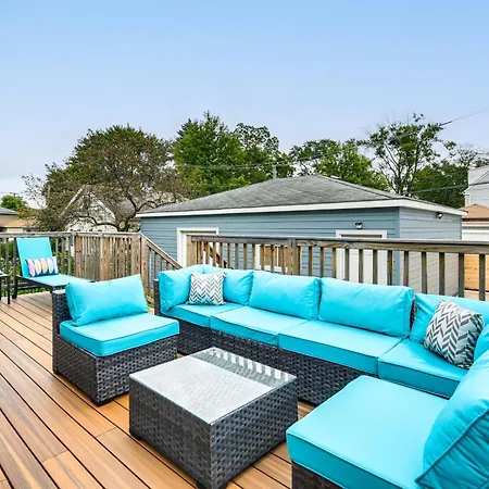 Holiday home Game Room, Deck And Yard Chicago Home