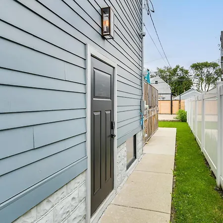 Game Room, Deck And Yard Chicago Home Chicago