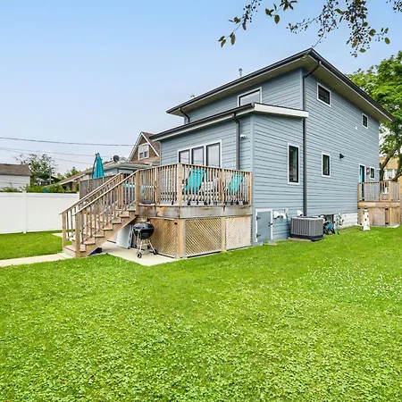 Game Room, Deck And Yard Chicago Home Holiday home