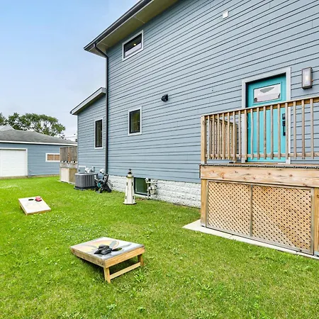Holiday home Game Room, Deck And Yard Chicago Home