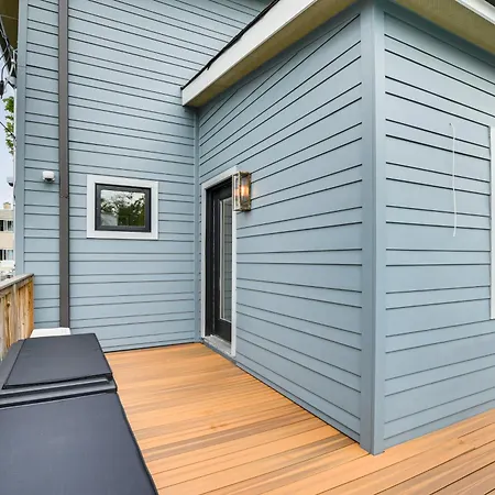 Game Room, Deck And Yard Chicago Home *