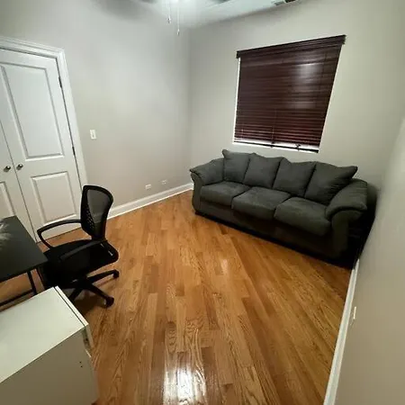 5 Bed 4 Bathroom In 10min Drive From Downtown Apartment *