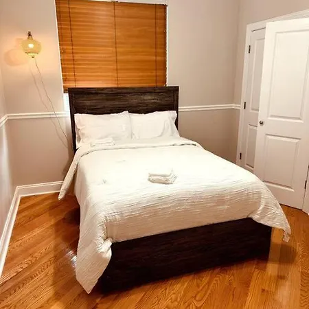 5 Bed 4 Bathroom In 10min Drive From Downtown Chicago