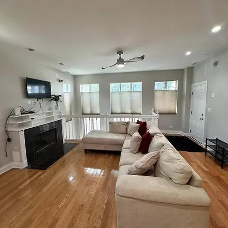 5 Bed 4 Bathroom In 10min Drive From Downtown * Chicago