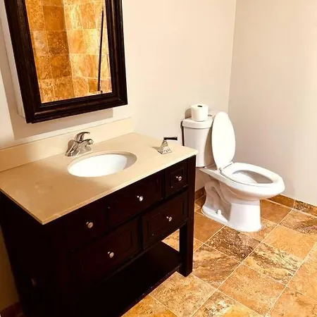 5 Bed 4 Bathroom In 10min Drive From Downtown