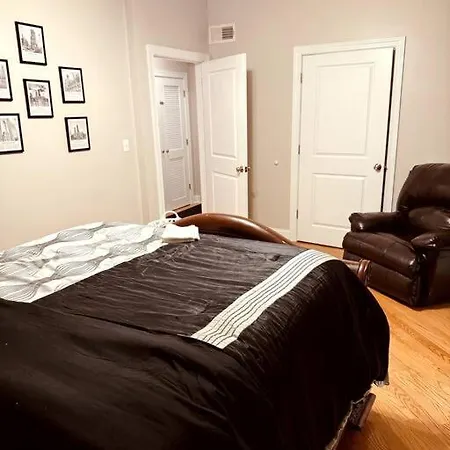 Apartment 5 Bed 4 Bathroom In 10min Drive From Downtown