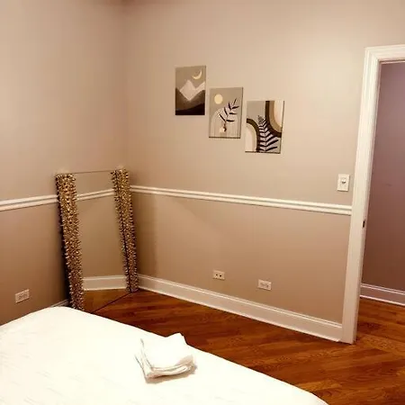 5 Bed 4 Bathroom In 10min Drive From Downtown Apartment *