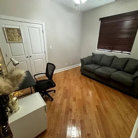 Apartment 5 Bed 4 Bathroom In 10min Drive From Downtown *
