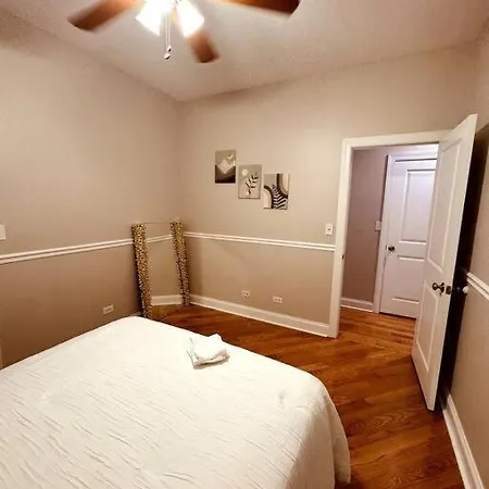 5 Bed 4 Bathroom In 10min Drive From Downtown * Chicago