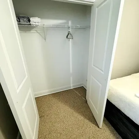 5 Bed 4 Bathroom In 10min Drive From Downtown