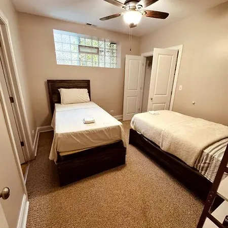5 Bed 4 Bathroom In 10min Drive From Downtown Apartment