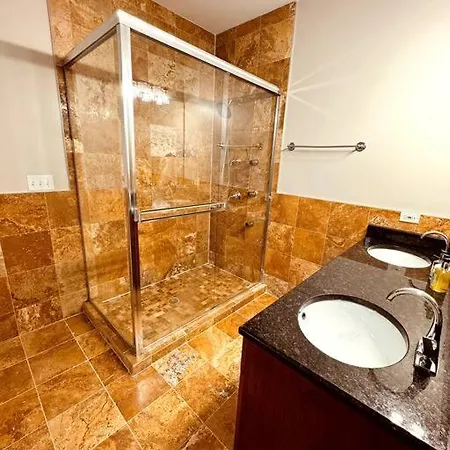 Apartment 5 Bed 4 Bathroom In 10min Drive From Downtown