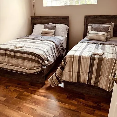 5 Bed 4 Bathroom In 10min Drive From Downtown * Chicago