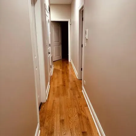 5 Bed 4 Bathroom In 10min Drive From Downtown Chicago