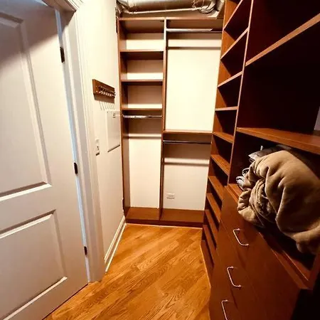 Apartment 5 Bed 4 Bathroom In 10min Drive From Downtown *