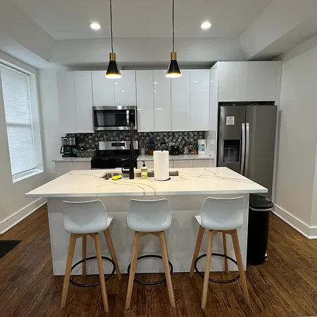 Apartment Chic Euro Getaway- Close To Downtown *