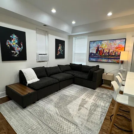 Apartment Chic Euro Getaway- Close To Downtown *