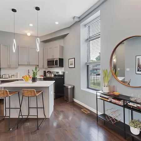 Modern Oasis In The Heart Of * Chicago