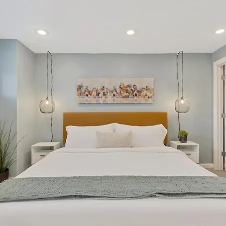 Modern Oasis In The Heart Of * Chicago
