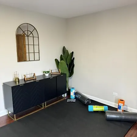 3Br Modern Apt • Gym • Workspace • Quiet Location Apartment *