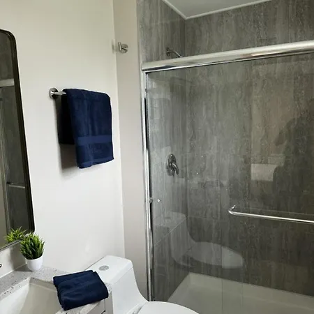 Apartment 3Br Modern Apt • Gym • Workspace • Quiet Location Chicago