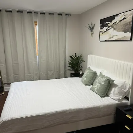 3Br Modern Apt • Gym • Workspace • Quiet Location * Chicago