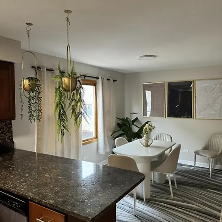 Apartment 3Br Modern Apt • Gym • Workspace • Quiet Location