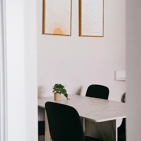 Apartment Modern Condo • Safe Chicago Stay Near O'Hare *
