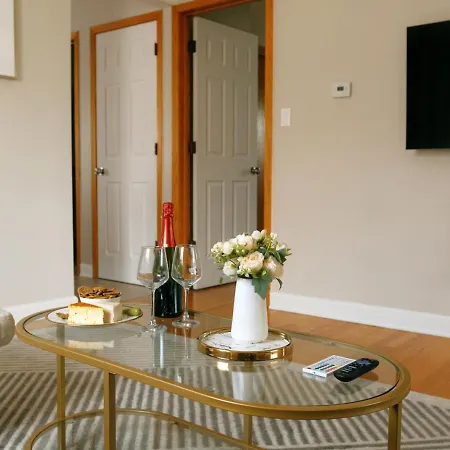 New Modern 3br, Gym, Workspace, Quiet Location * Chicago