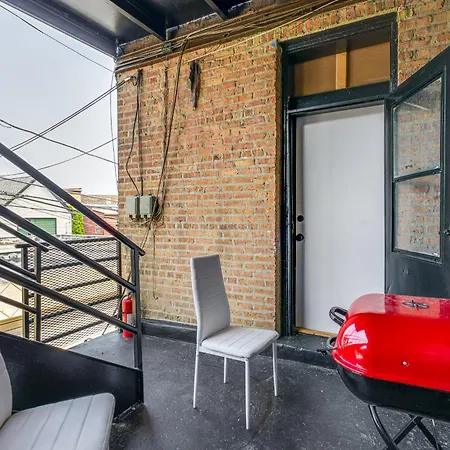 Apartment Central With Grill 3 Mi To Dtwn!