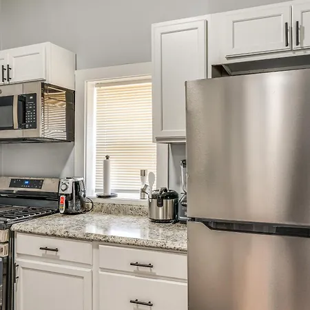 Apartment Central With Grill 3 Mi To Dtwn! Chicago