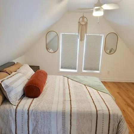 Apartment Boho Bliss - 1br, 1bath W/patio! Chicago