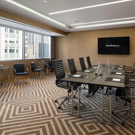 By Marriott Downtown Magnificent Mile 3*