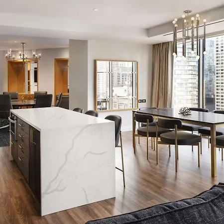 By Marriott Downtown Magnificent Mile Hotel
