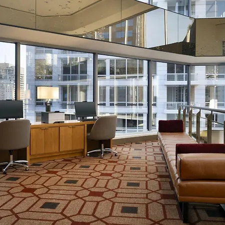 By Marriott Downtown Magnificent Mile Hotel 3*