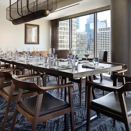 By Marriott Downtown Magnificent Mile 3*