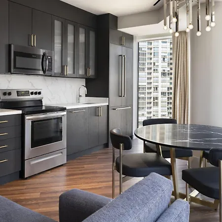 Hotel By Marriott Downtown Magnificent Mile