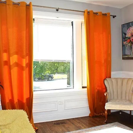Boutique Garden House 3-story Sleeps 12 *