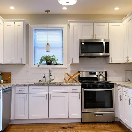 Holiday home Boutique Garden House 3-story Sleeps 12 Chicago